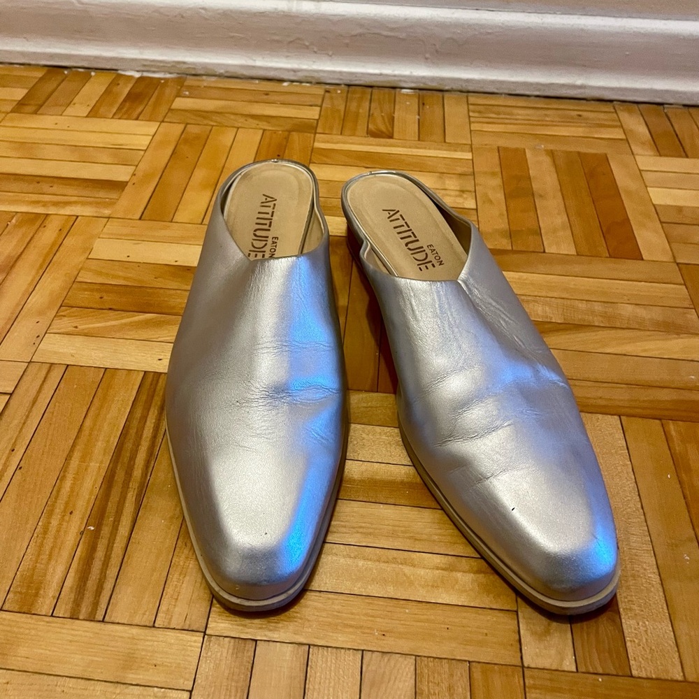 Silver Leather Loafer Mules – Size 8.5